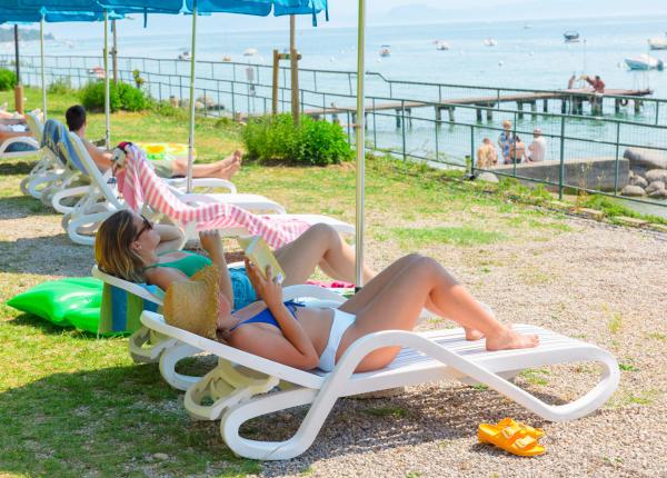 campingrivablu it offerta-in-casa-mobile-pet-friendly-sul-lago-di-garda 016