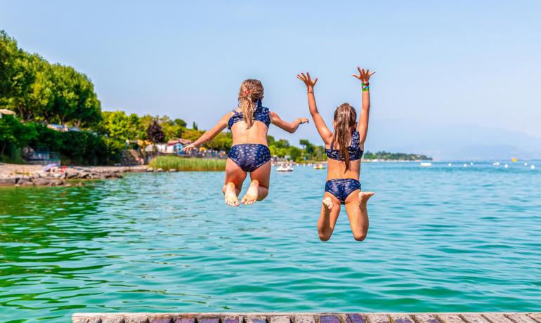 campingrivablu it speciale-fine-scuola-in-villaggio-sul-lago-di-garda-con-spiaggia-e-pulizie-incluse 022